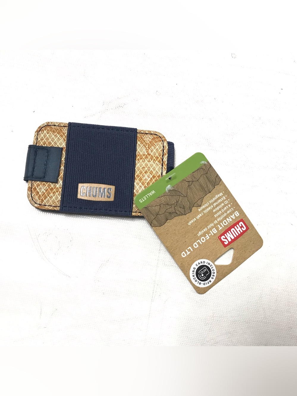 Chums Bandit Bi-Fold Wallet Mens Navy RFID Blocking ID Window Magnetic Closure